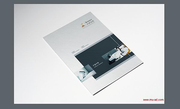 【案例名称】丹丽洁具画册设计 【品牌说明】丹丽洁具有限公司是一家具有当代国际先进水平生产设备和技术,并通过了ISO9001国际质量体系认证的专业化高档洁具生产厂家。丹丽拥有强大的产品开发能力,结合超前的设计理念与法国原创技术,在生产高质量产品的同时,把洁具的艺术造型与舒适实用结合得天衣无缝,用温馨浪漫诠释了欧陆卫浴文化。目前公司已具有年产100多万件高档卫生洁具的生产和销售能力,并正与多家国际领先卫浴品牌进行着从产品设计、研发到制造、品质控制等全方位的紧密合作。丹丽Dynasty卫浴产品已获得多项专利和